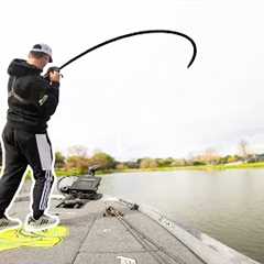 THAT'S A BIG BASS... (Lake Fishing)